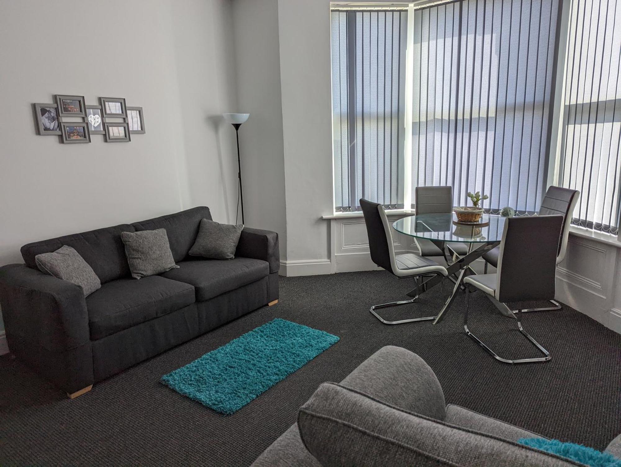 Coast Station Road Apartment *